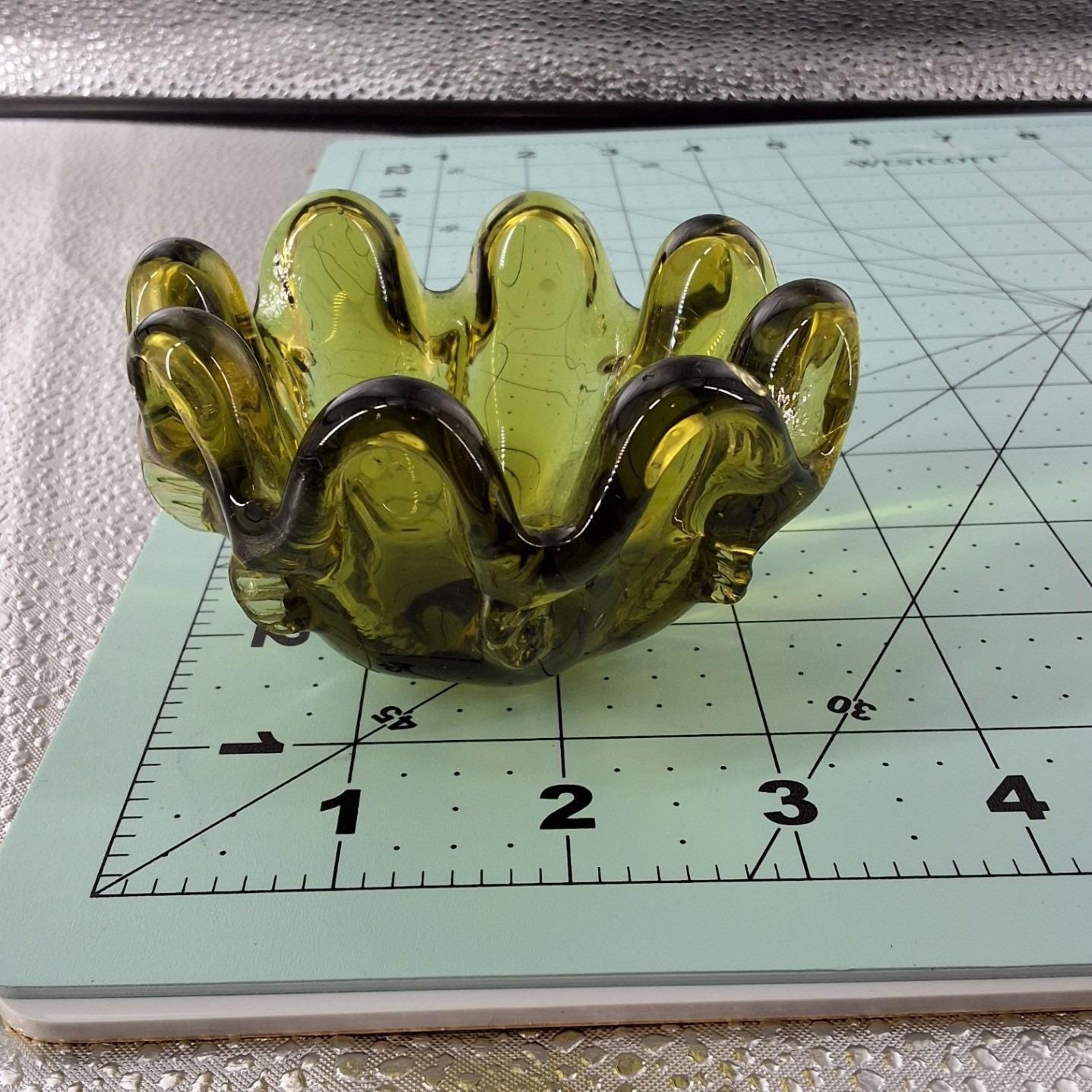 Vintage Anchor Hocking Avocado Green Starburst Ruffled Glass Bowl 4.5" - View 3