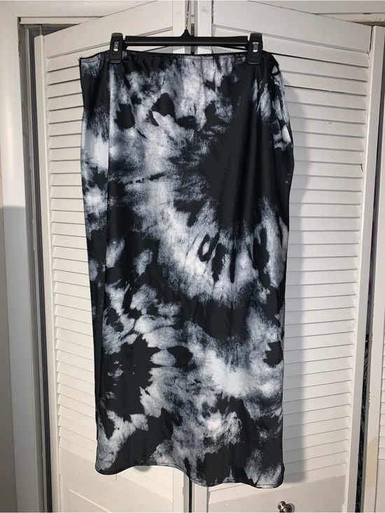 Black Paneled Midi Skirt Satin Trim V-Yoke Pockets Plus Size 56 / 22W Formal - View 16