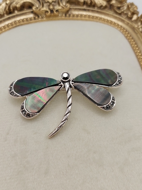 Vintage Unsigned Monet‎ Gold Tone Leaf Brooch Pin - View 11