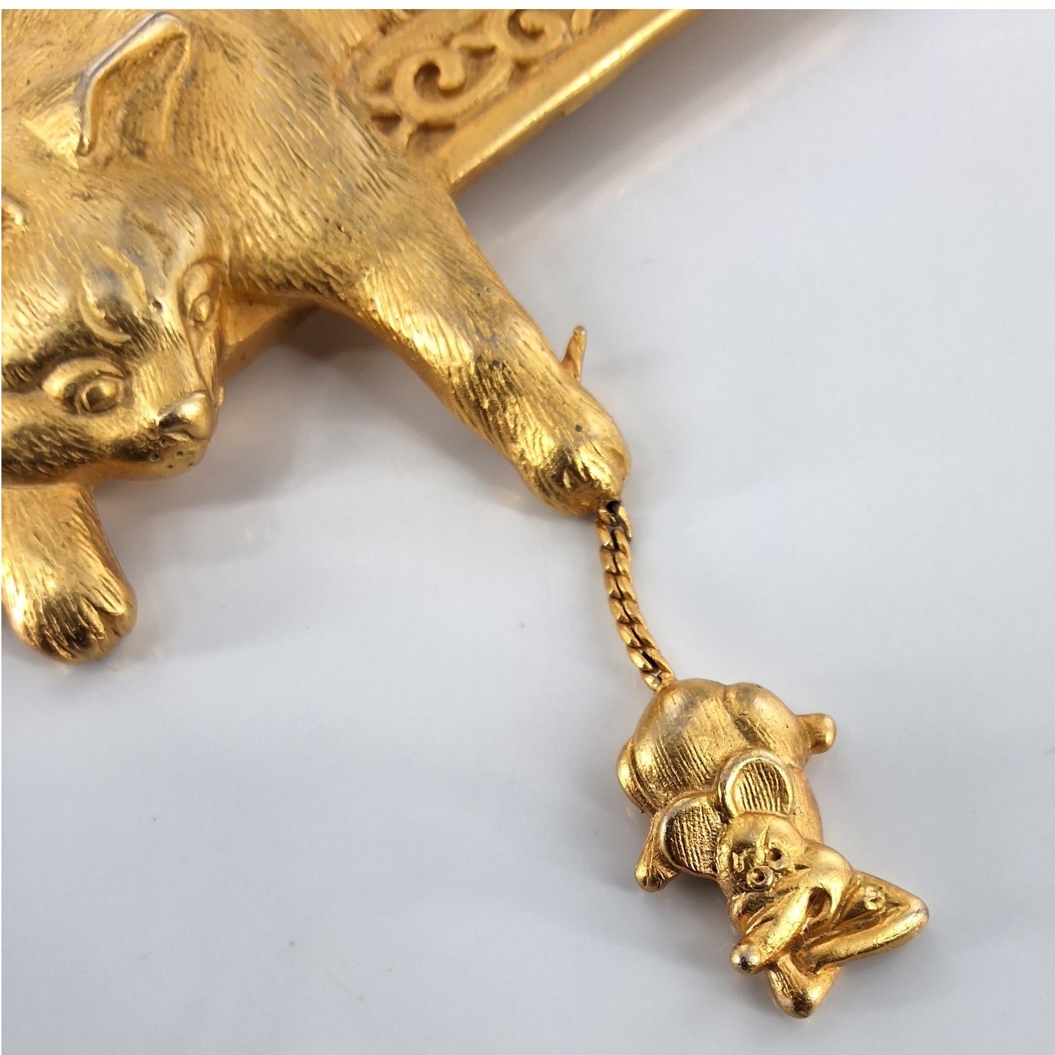Vintage JJ Jonette Jewelry Gold Tone Cat and Dangling Mouse Brooch Pin Novelty - View 5