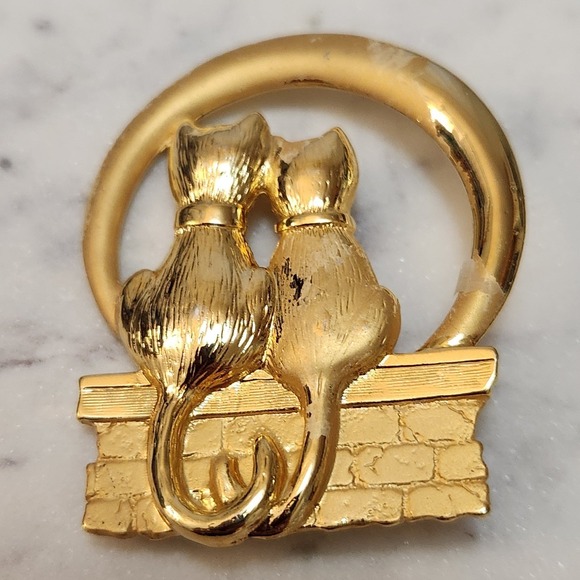 Vintage JJ Jonette Jewelry Cat and Kitten Eating Gold Tone Brooch Pin 3.5" - View 14