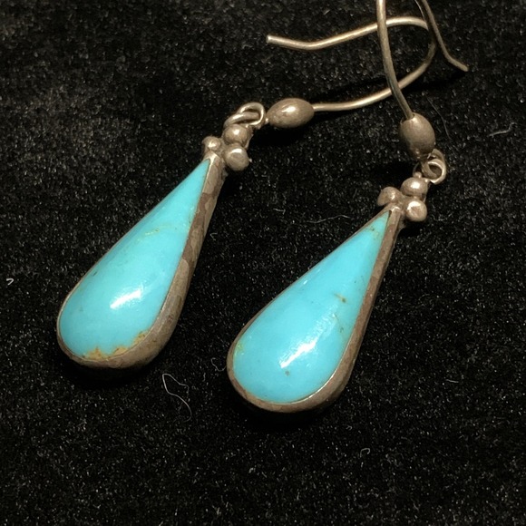 Vintage Blue Cat's Eye Oval Stud Earrings Silver Tone Luminous Chatoyant - View 9