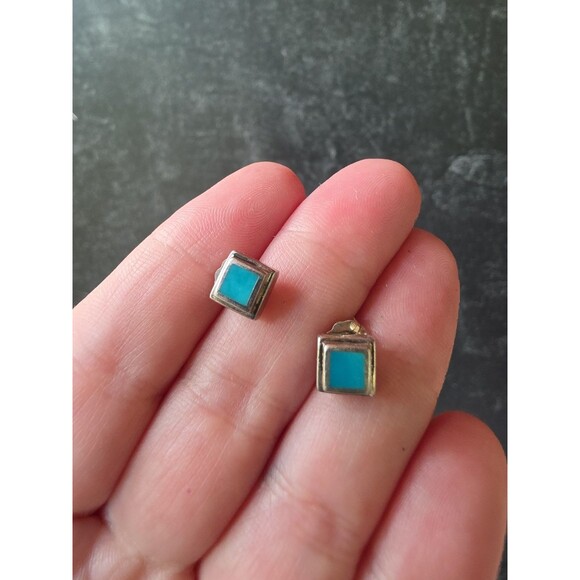 Vintage Blue Cat's Eye Oval Stud Earrings Silver Tone Luminous Chatoyant - View 12