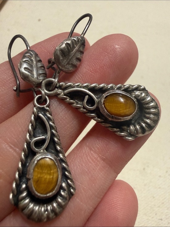 Vintage Sterling Silver 925 Puffed Teardrop Stud Earrings Rope Border - View 17