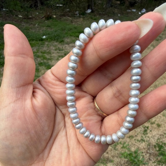 Lustrous Lavender Grey Freshwater Pearl Stretch Beaded Bracelet - View 10
