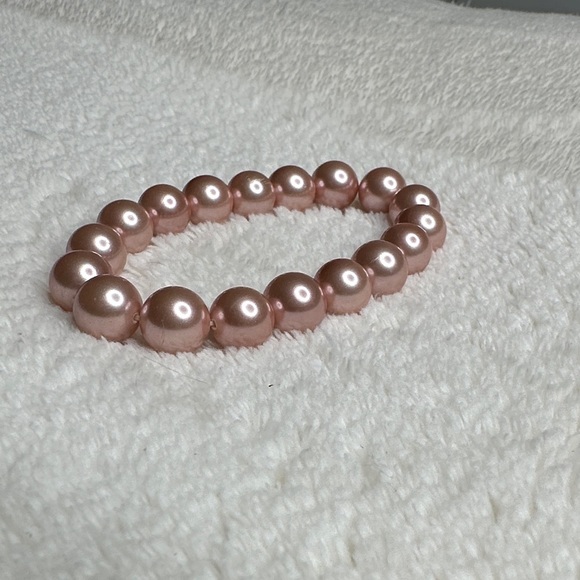 Lustrous Lavender Grey Freshwater Pearl Stretch Beaded Bracelet - View 12