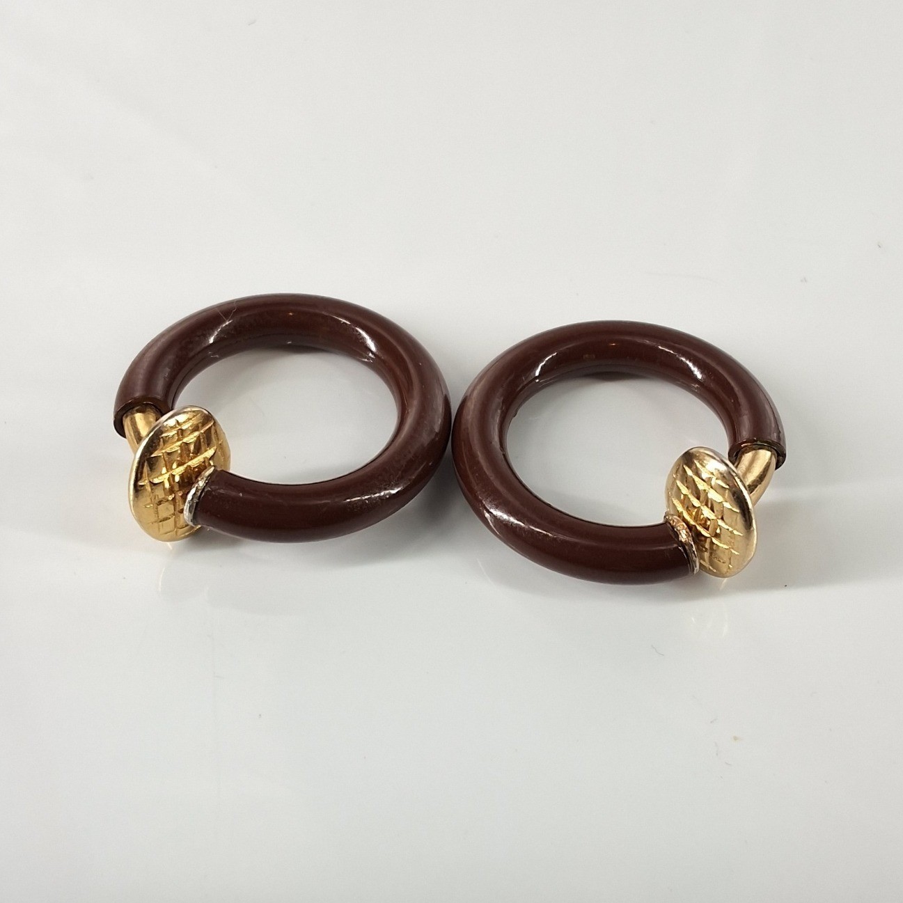 Vintage 80s Brown Resin Gold Tone Spring-Loaded Clip On Hoop Earrings - View 3