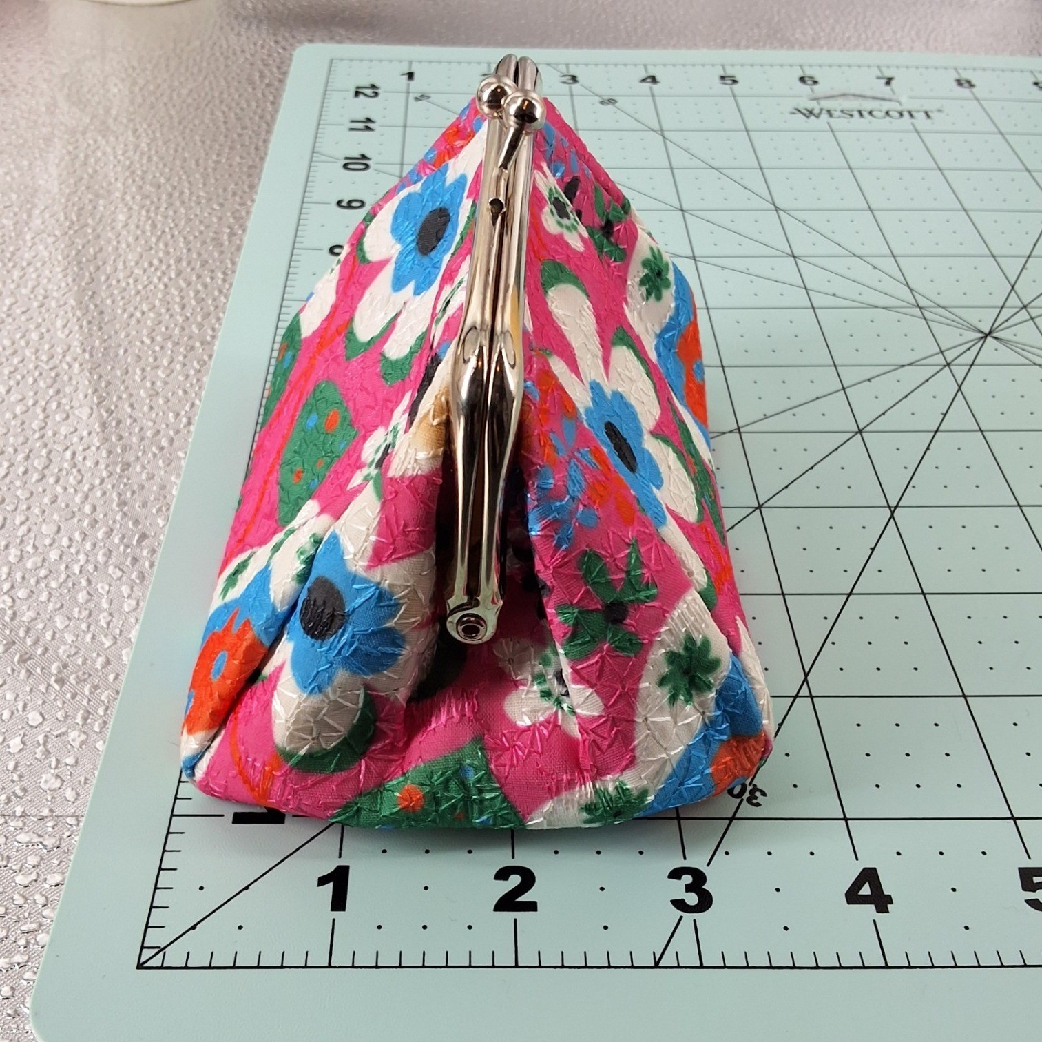 Vintage Style Pink Floral Jaquard Kiss Lock Coin Purse Pouch - View 4